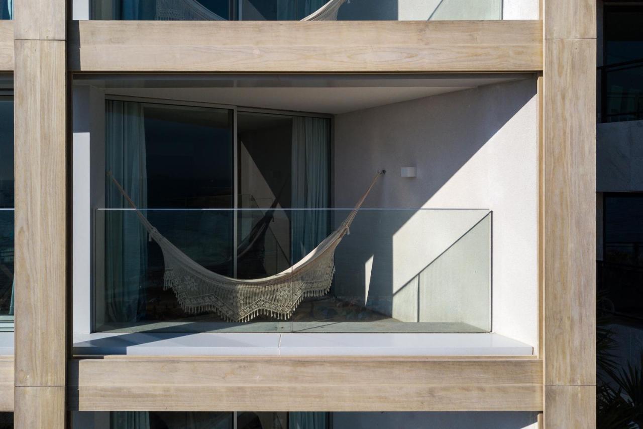 Large room with balcony with sea view,831908882:JPEG